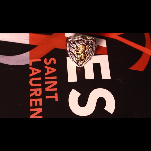 Men’s Stainless Steel Lion Crest Ring - Picture 2 of 4